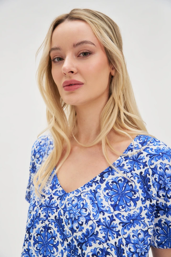 Wzorzysta sukienka niebieska