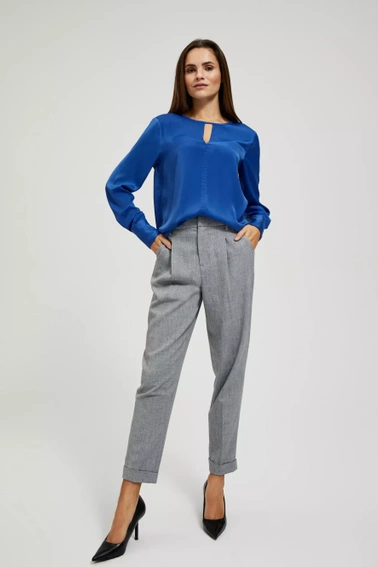 Gładka koszula z dekoltem w serek i długimi rękawami niebieska