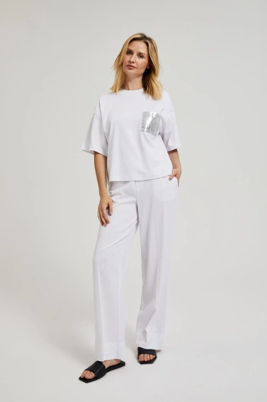 Bluzka z kieszonką ozdobioną cekinami biała