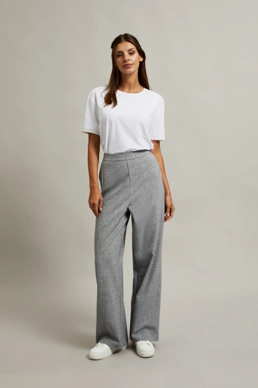 Bluzka z koralikami na rękawach biała