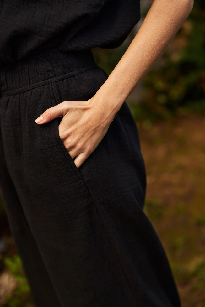 Bawełniane spodnie z szerokimi nogawkami czarne