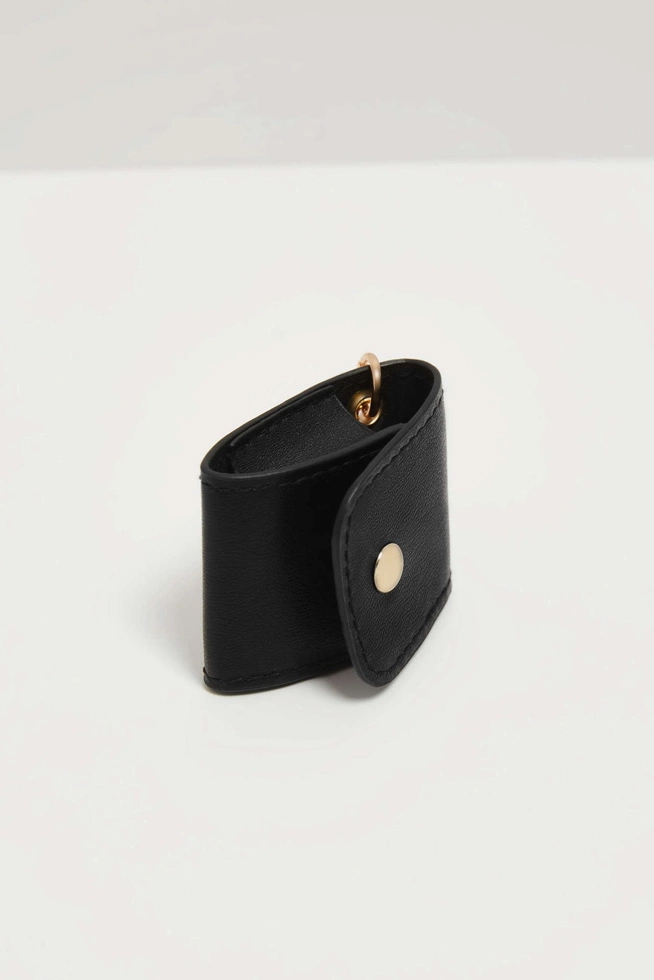 Pikowana torebka z łańcuszkiem czarna