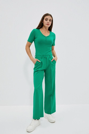 Bluzka z okrągłym dekotem i guzikami