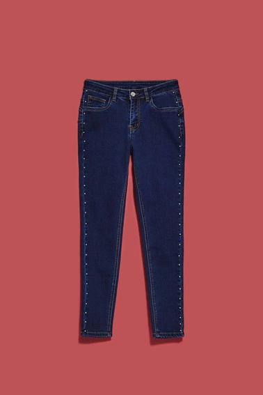 Jeansy typu rurki z dżetami