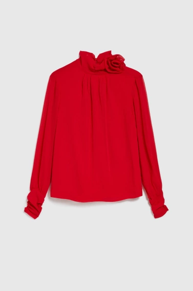 Elegancka koszula z ozdobną różą czerwona