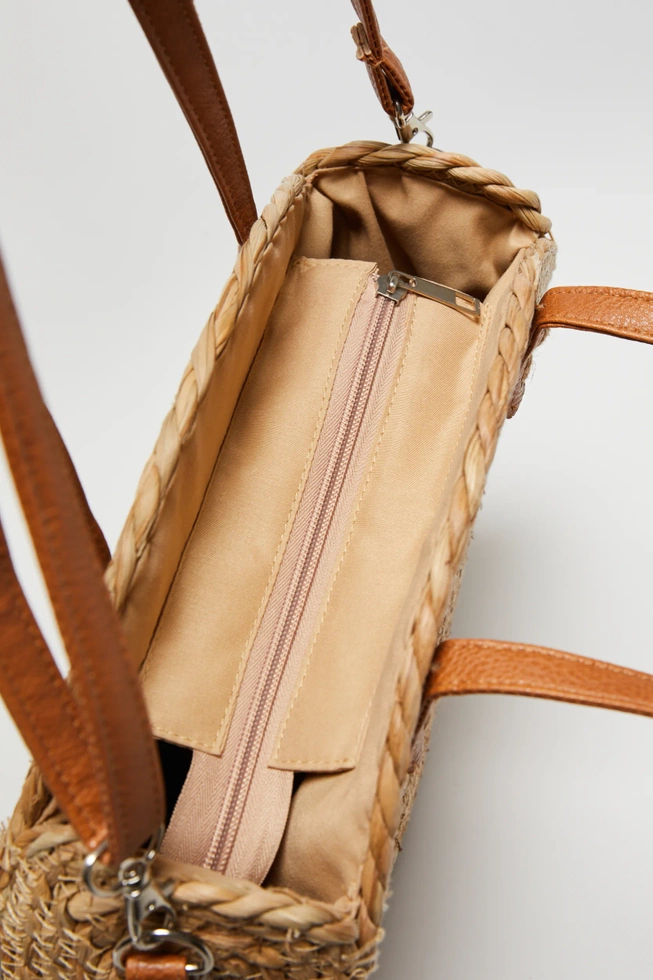 Pleciona torebka okrągła beżowa