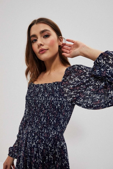 Wzorzysta sukienka granatowa