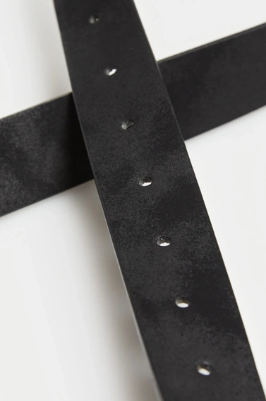 Gładki pasek z klamrą w kolorze srebrnym czarny