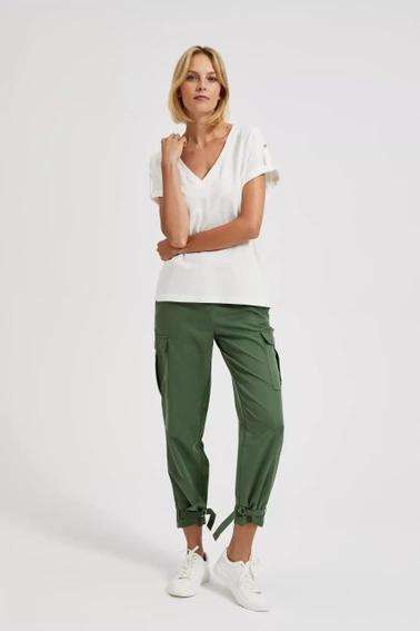 T-shirt z dekoltem w serek biały damski