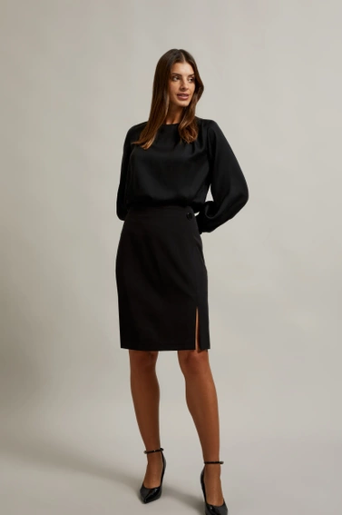 Ołówkowa spódnica z ozdobnym guzikiem czarna