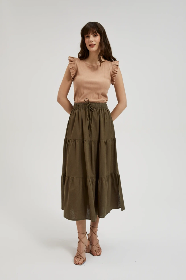 Prążkowana bluzka z falbaną na ramionach beżowa