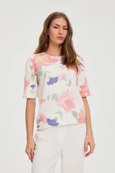 Sweter w kwiaty biały