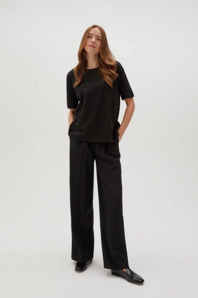 Bluzka z koralikami na rękawach czarna