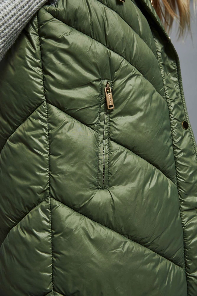 Pikowana kamizelka z kapturem oliwkowa