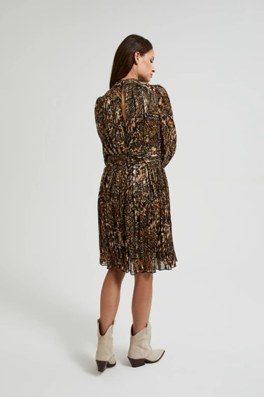 Plisowana sukienka z szerokimi rękawami czarna