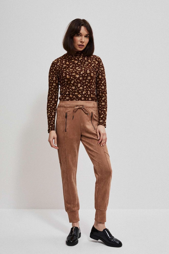 Dresowe spodnie z zapinanymi kieszeniami kawowe