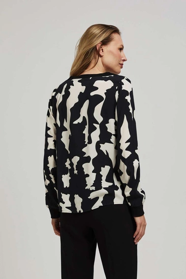 Wzorzysta koszula z dekoltem w serek czarna