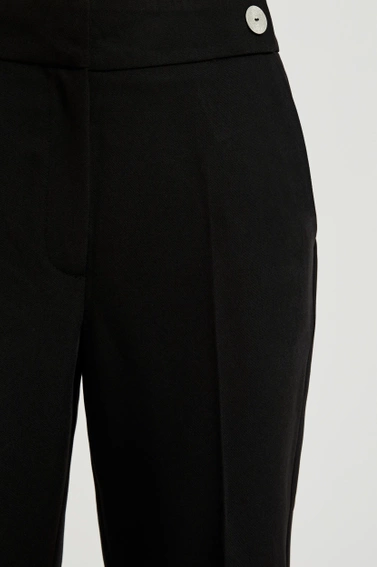 Eleganckie spodnie ze zwężanymi nogawkami czarne
