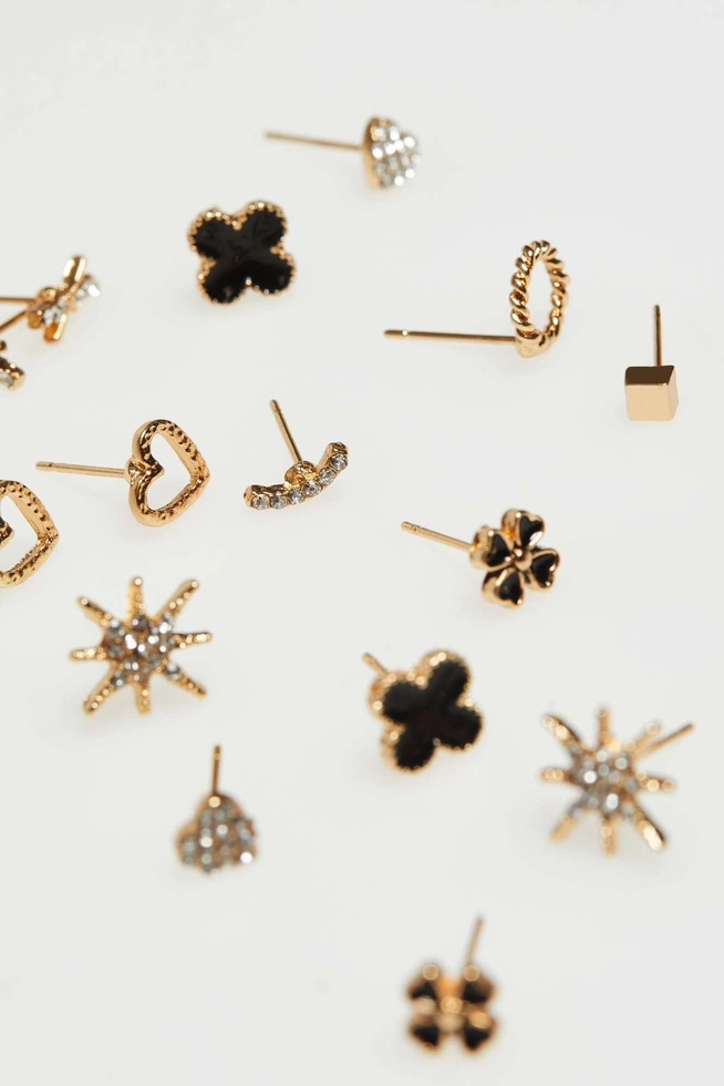 Zestaw 9 kolczyków typu wkrętki