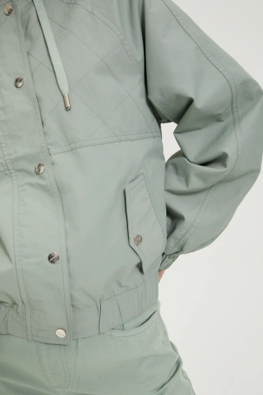 Krótka kurtka oliwkowa