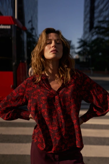 Koszula w kwiaty burgundowa