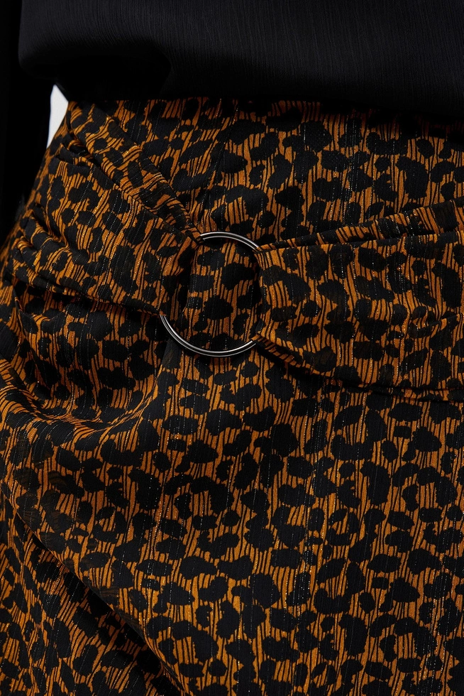 Spódnica z printem i metaliczną nitką