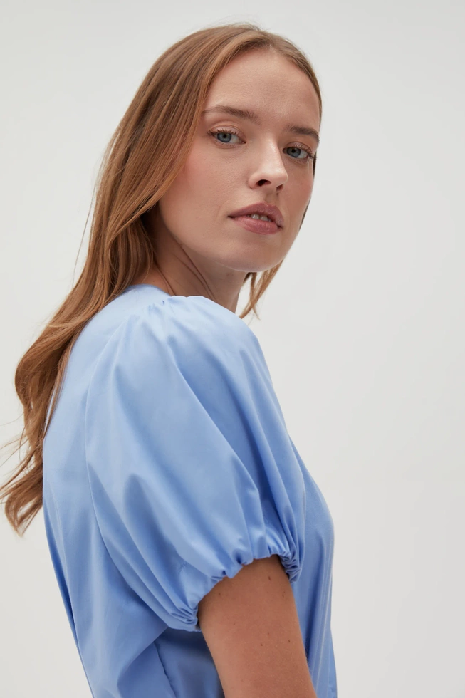 Sukienka midi z bufiastymi rękawami błękitna