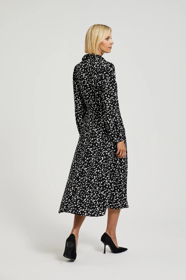Wzorzysta sukienka midi z długimi rękawami czarna