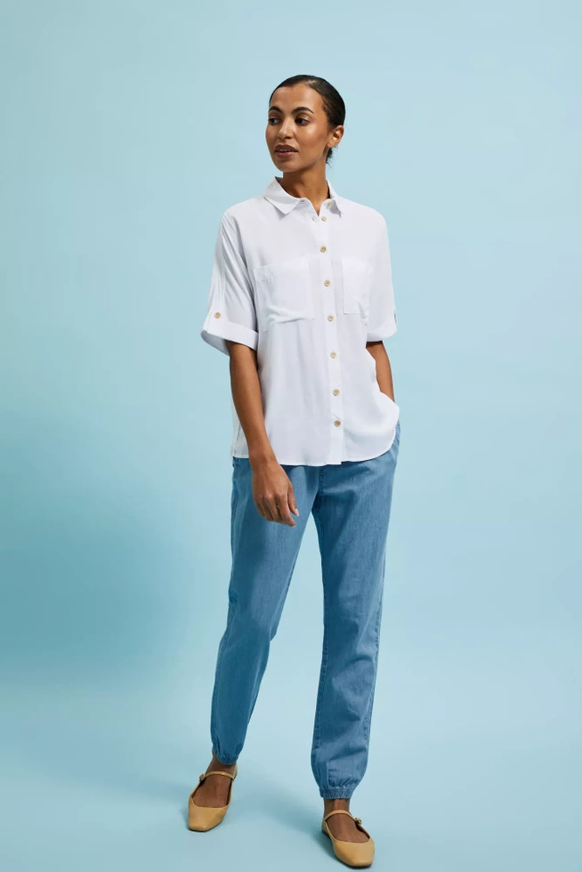 Koszula z kieszeniami i krótkimi rękawami biała