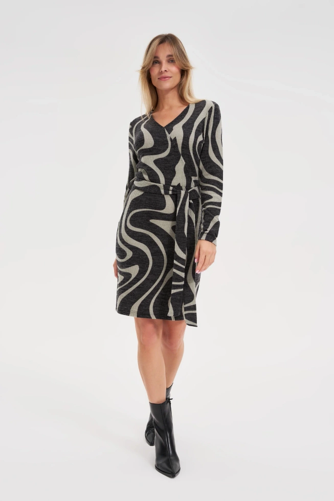 Dopasowana sukienka szara