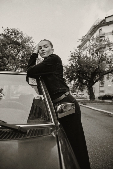 Jeansy z paskiem ciemnogranatowe 