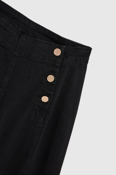 Jeansy z ozdobnymi guzikami czarne