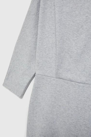 Gładka sukienka o długości przed kolano szara