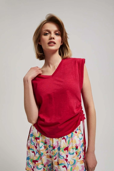 T-shirt z dekoltem w serek truskawkowy