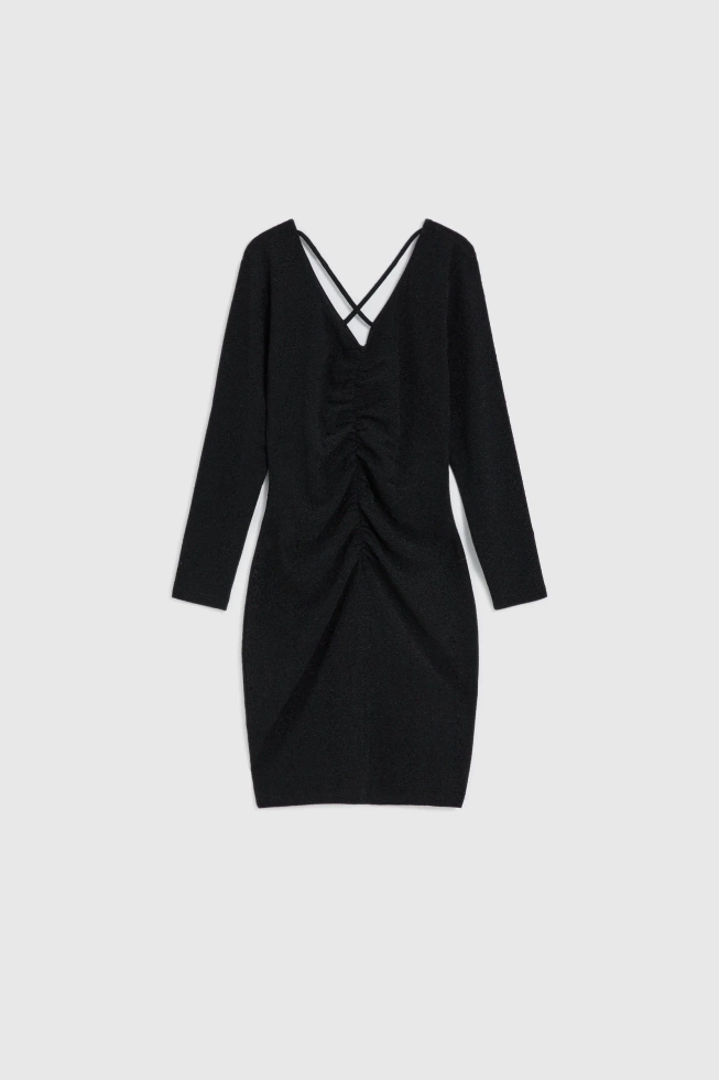 Dopasowana sukienka czarna