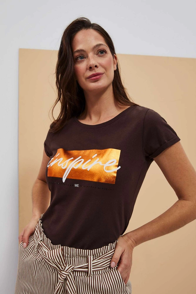 T-shirt z napisem ciemnbrązowy
