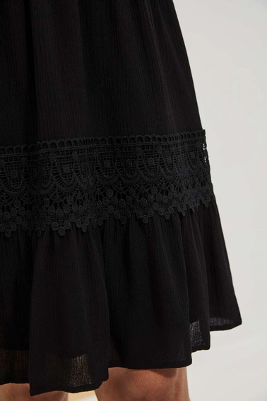 Sukienka boho z dekoltem w serek i koronką czarna