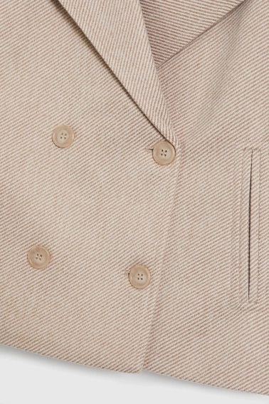 Krótki beżowy płaszcz