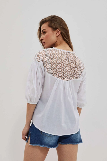 Koszula z ażurowym dekoltem