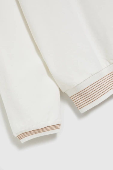 Bluzka z dekoltem ozdobionym paskami biała