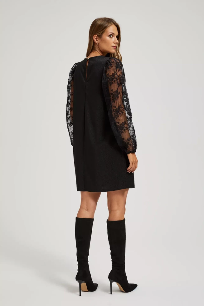 Sukienka z ażurowymi rękawami