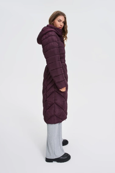 Kurtka z paskiem burgundowa