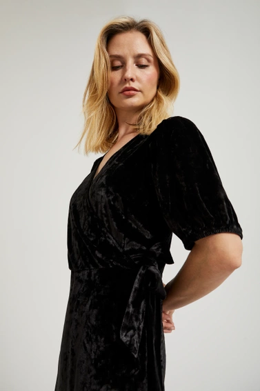 Welurowa sukienka midi czarna 