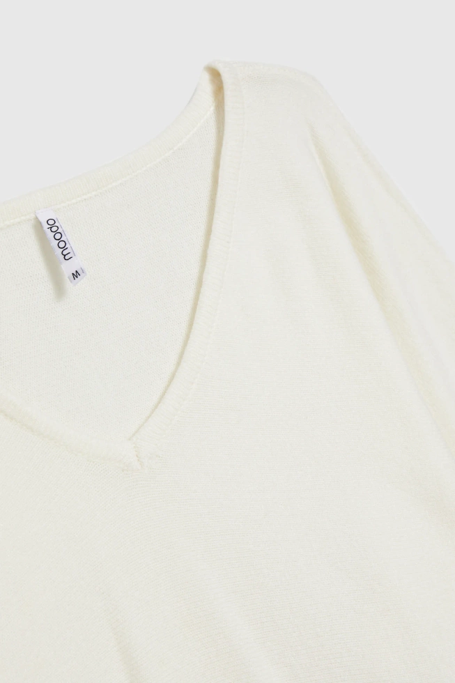Sweter z dekoltem w serek ecru