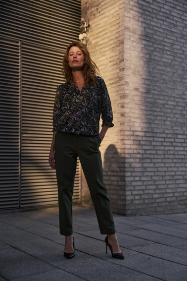 Sweter z wzorem czarny