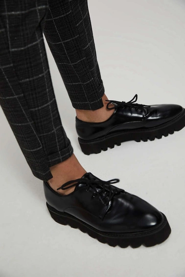 Spodnie w kratę czarne