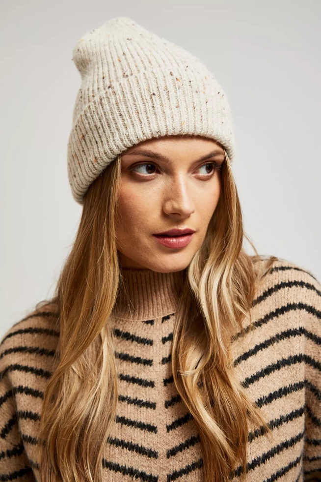 Prążkowana czapka piaskowa