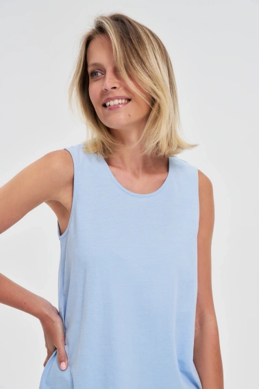 Asymetryczny top błękitny
