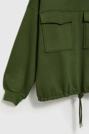 Bluza z dużymi kieszeniami i wiązaniem w pasie khaki