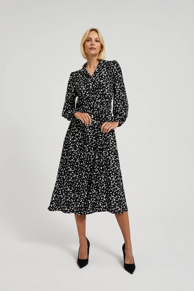 Wzorzysta sukienka midi z długimi rękawami czarna
